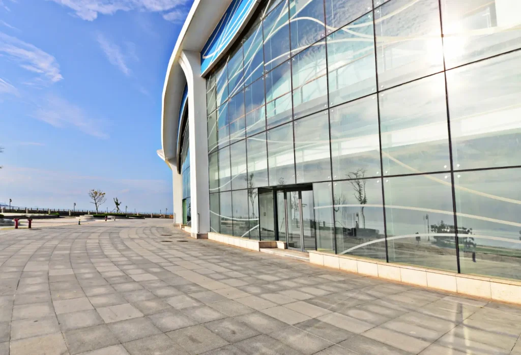 Glass works in Dubai
